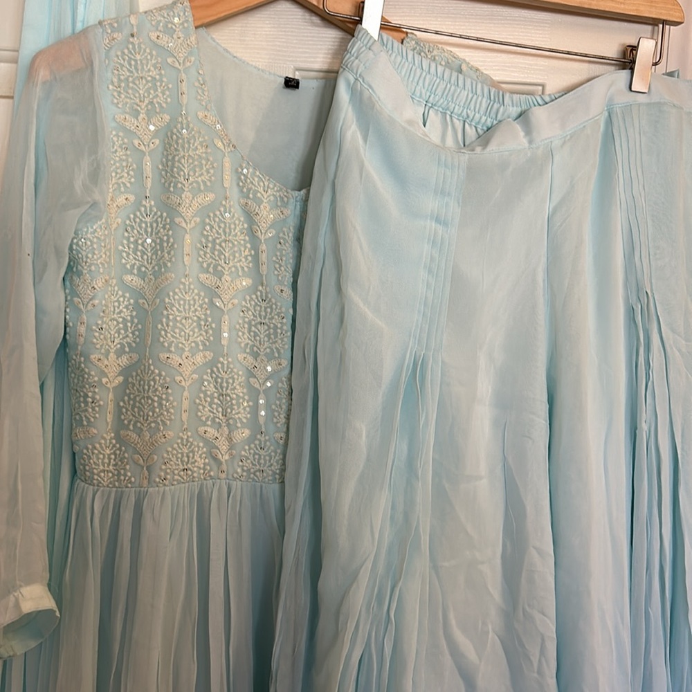 Plazzo set 3 pieces pant style chickenkari, new size medium can make it large - Picture 3 of 3